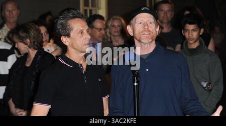 Ron Howard und Brian Grazer bei NBC's 'Parenthood' 100. Folge Kuchen-Zeremonie in den Universal Studios in Universal City, Kalifornien - 07. November 2014 Stockfoto