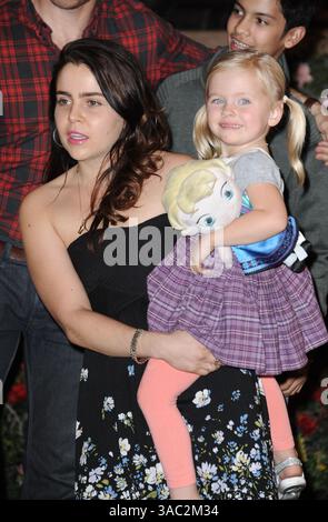 Mae Whitman bei der 100. Episode der NBC-Zeremonie „Parenthood“ in den Universal Studios in Universal City, Kalifornien - 07. November 2014 Stockfoto