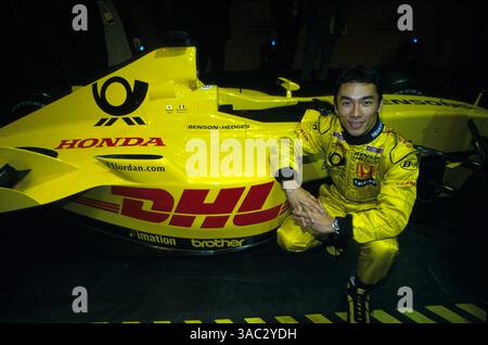 2002 Jordan Honda unterzeichnet Takuma Sato (JPN) mit dem neuen EJ12..DHL Jordan Honda EJ12 Launch, Brüssel Airport, Belgien. 22. Februar 2002..BEST IMAGE (Bild: ©Sutton Motorsports/ZUMA Press) Stockfoto