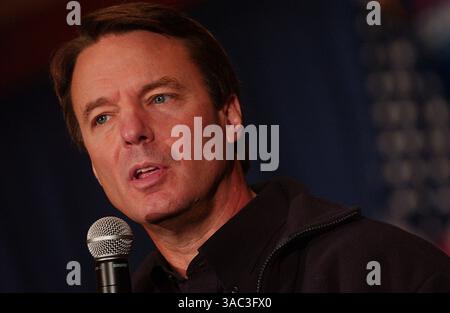 8. Dezember 2007: New Hampshire Democratic Presidential Hopeful ehemaliger US-Senator John Edwards (D-NC) Kampagnen in New Hampshire (Credit Image: Stockfoto