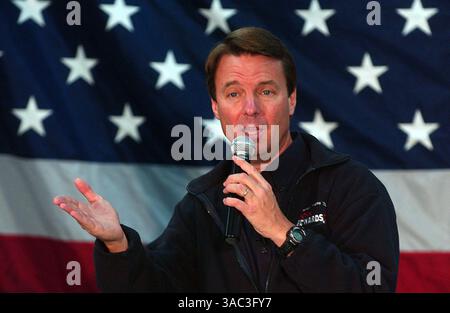 8. Dezember 2007: New Hampshire Democratic Presidential Hopeful ehemaliger US-Senator John Edwards (D-NC) Kampagnen in New Hampshire (Credit Image: Stockfoto