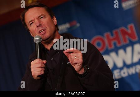 8. Dezember 2007: New Hampshire Democratic Presidential Hopeful ehemaliger US-Senator John Edwards (D-NC) Kampagnen in New Hampshire (Credit Image: Stockfoto