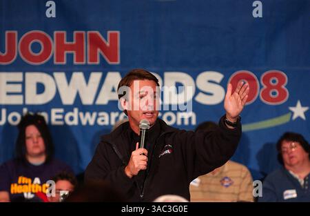 8. Dezember 2007: New Hampshire Democratic Presidential Hopeful ehemaliger US-Senator John Edwards (D-NC) Kampagnen in New Hampshire (Credit Image: Stockfoto