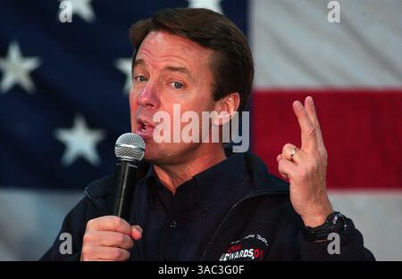 8. Dezember 2007: New Hampshire Democratic Presidential Hopeful ehemaliger US-Senator John Edwards (D-NC) Kampagnen in New Hampshire (Credit Image: Stockfoto