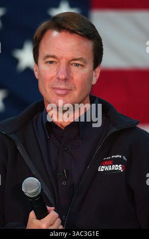 8. Dezember 2007: New Hampshire Democratic Presidential Hopeful ehemaliger US-Senator John Edwards (D-NC) Kampagnen in New Hampshire (Credit Image: Stockfoto