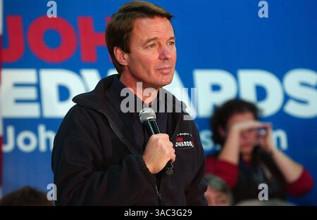 8. Dezember 2007: New Hampshire Democratic Presidential Hopeful ehemaliger US-Senator John Edwards (D-NC) Kampagnen in New Hampshire (Credit Image: Stockfoto