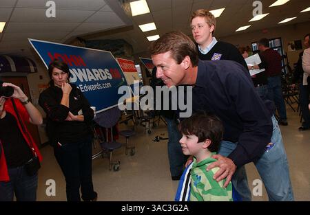 8. Dezember 2007: New Hampshire Democratic Presidential Hopeful ehemaliger US-Senator John Edwards (D-NC) Kampagnen in New Hampshire (Credit Image: Stockfoto