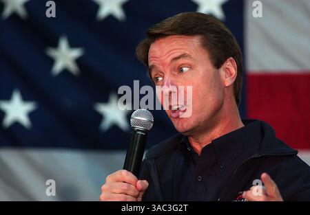8. Dezember 2007: New Hampshire Democratic Presidential Hopeful ehemaliger US-Senator John Edwards (D-NC) Kampagnen in New Hampshire (Credit Image: Stockfoto