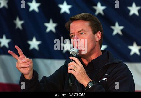 8. Dezember 2007: New Hampshire Democratic Presidential Hopeful ehemaliger US-Senator John Edwards (D-NC) Kampagnen in New Hampshire (Credit Image: Stockfoto