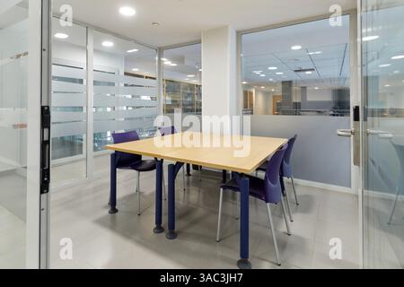 Tagungsraum, Arbeitstisch, Bibliothek, Baskenland, Spanien Stockfoto