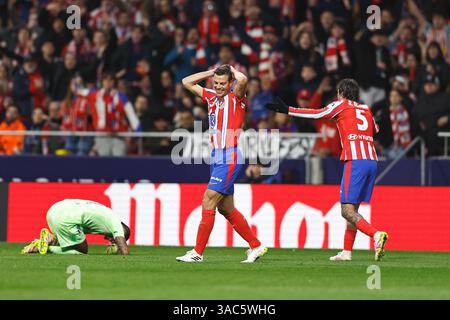 Madrid, Spanien. April 2025. Cesar Azpilicueta (Atletico) Fußball/Fußball : spanisches Halbfinalspiel Copa del Rey Mapfre 2. Legspiel zwischen Club Atletico de Madrid 0-1 FC Barcelona im Estadio Riyadh Air Metropolitano in Madrid, Spanien. Quelle: Mutsu Kawamori/AFLO/Alamy Live News Stockfoto
