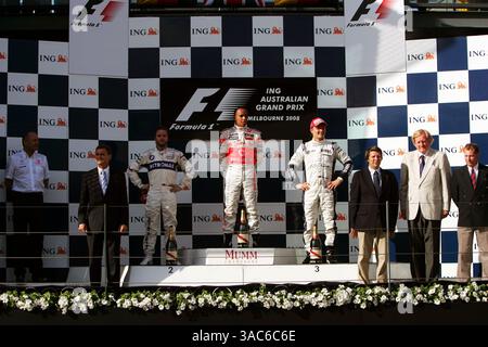 Das Podium (L bis R): Nick Heidfeld (GER) BMW sauber F1, Zweiter; Lewis Hamilton (GBR) McLaren, Rennsieger; Nico Rosberg (GER) Williams, Dritter... Grand Prix von Australien, Rd 1, Rennen, Albert Park, Melbourne, Australien, Sonntag, 16. März 2008. Stockfoto