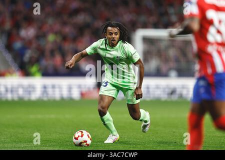 Madrid, Spanien. April 2025. Jules Kounde (Barcelona) Fußball/Fußball : Halbfinale der spanischen Copa del Rey Mapfre 2. Legs zwischen Club Atletico de Madrid 0-1 FC Barcelona im Estadio Riyadh Air Metropolitano in Madrid, Spanien. Quelle: Mutsu Kawamori/AFLO/Alamy Live News Stockfoto