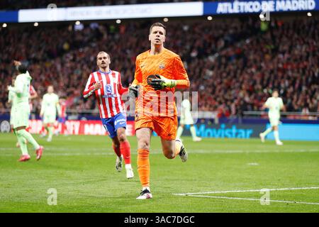 Madrid, Spanien. April 2025. Wojciech Szczesny (Barcelona) Fußball/Fußball : spanisches Halbfinalspiel Copa del Rey Mapfre 2. Legspiel zwischen Club Atletico de Madrid 0-1 FC Barcelona im Estadio Riyadh Air Metropolitano in Madrid, Spanien. Quelle: Mutsu Kawamori/AFLO/Alamy Live News Stockfoto