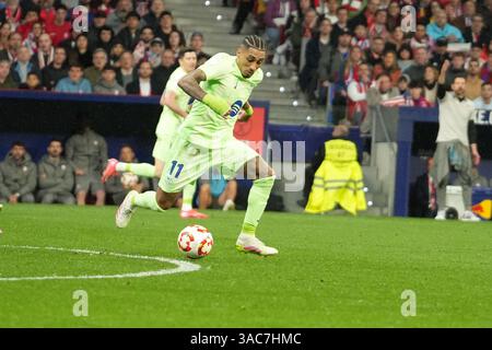 Madrid, Spanien. April 2025. Raphinha vom FC BARCELONE der spanische Cup, Copa del Rey, Halbfinale, 2. Legs Fußballspiel zwischen Atletico Madrid und FC Barcelona am 2. April 2025 im Riyadh Air Metropolitano Stadion in Madrid, Spanien - Foto Laurent Lairys/ABACAPRESS. COM Credit: Abaca Press/Alamy Live News Stockfoto