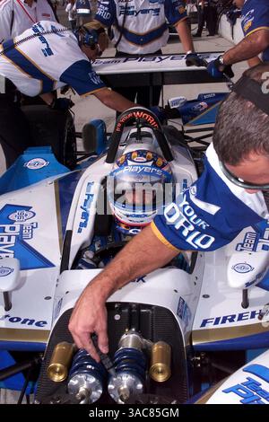 Alex Tagliani (CDN) und die Spieler Forsythe Team arbeiten an einem Qualifying-Setup..CART World Series, Marlboro 500, Fontana, USA, 02. November 2001..DIGITALES BILD (Credit Image: ©Sutton Motorsports/ZUMA Press) Stockfoto