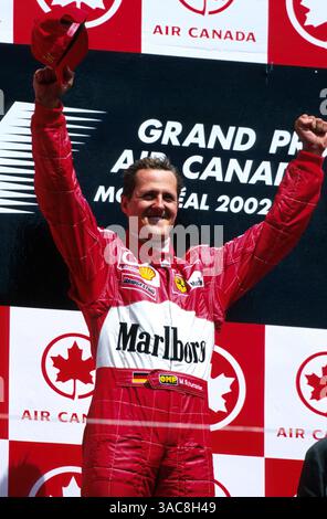 Rennsieger Michael Schumacher (GER) Ferrari feiert den Sieg auf dem Podium... Formel-1-Weltmeisterschaft, Rd8, Grand Prix von Kanada, Montreal, Kanada. 9. Juni 2002...Bestes BILD (Credit Image: ©Sutton Motorsports/ZUMA Press) Stockfoto