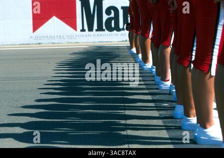 Grid Girls stehen bereit für Action..großer Preis von Ungarn, Ungarn, 18. August 2002..Bestes BILD (Bild: ©Sutton Motorsports/ZUMA Press) Stockfoto