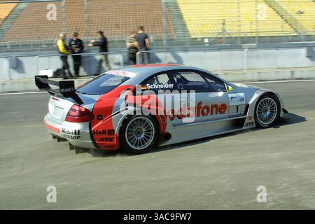 Der amtierende DTM-Champion Bernd Schneider (GER) verlässt die Boxengasse im neuen AMG Mercedes..DTM 2002, Vorsaisonprüfung, Hockenheim, 3. April 2002..DIGITALES BILD (Credit Image: ©Sutton Motorsports/ZUMA Press) Stockfoto