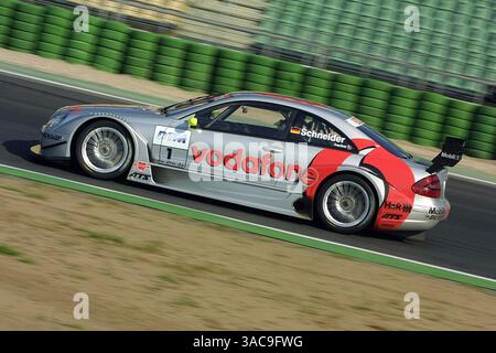 Der amtierende DTM-Champion Bernd Schneider (GER) macht den neuen AMG Mercedes CLK auf Herz und Nieren..DTM 2002, Vorsaisonprüfung, Hockenheim, 3. April 2002..DIGITALES BILD (Credit Image: ©Sutton Motorsports/ZUMA Press) Stockfoto
