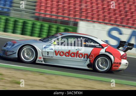 Der amtierende DTM-Champion Bernd Schneider (GER) macht den neuen AMG Mercedes CLK auf Herz und Nieren..DTM 2002, Vorsaisonprüfung, Hockenheim, 3. April 2002..DIGITALES BILD (Credit Image: ©Sutton Motorsports/ZUMA Press) Stockfoto