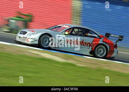 Der amtierende DTM-Champion Bernd Schneider (GER) macht den neuen AMG Mercedes CLK auf Herz und Nieren..DTM 2002, Vorsaisonprüfung, Hockenheim, 3. April 2002..DIGITALES BILD (Credit Image: ©Sutton Motorsports/ZUMA Press) Stockfoto