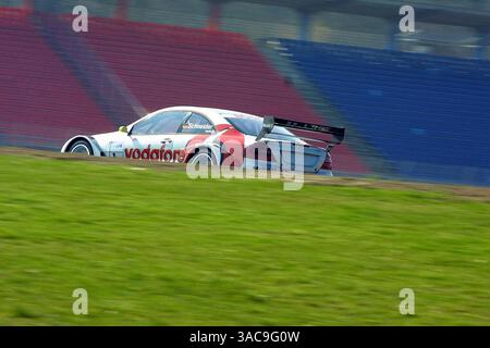 Der amtierende DTM-Champion Bernd Schneider (GER) macht den neuen AMG Mercedes CLK auf Herz und Nieren..DTM 2002, Vorsaisonprüfung, Hockenheim, 3. April 2002..DIGITALES BILD (Credit Image: ©Sutton Motorsports/ZUMA Press) Stockfoto
