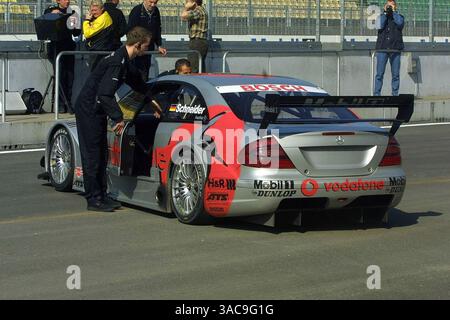 Der amtierende DTM-Champion Bernd Schneider (GER) kehrt im neuen AMG Mercedes CLK..DTM 2002, Vorsaisonprüfung, Hockenheim, Deutschland, 3. April 2002..DIGITALES BILD (Credit Image: ©Sutton Motorsports/ZUMA Press) zurück Stockfoto