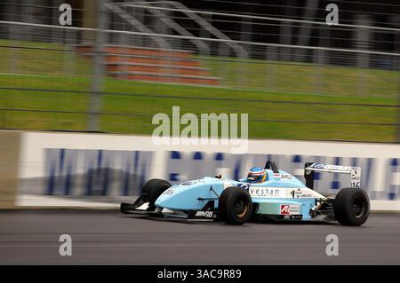 Sieger von Rennen 1, Rob Austin (GBR) Menü F3 Motorsport. British F3 Winter Series, Rockingham, England, 2. November 2002..DIGITALES BILD. (Kreditbild: ©Sutton Motorsports/ZUMA Press) Stockfoto