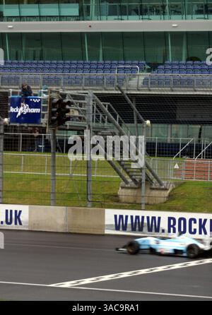 Sieger von Rennen 1, Rob Austin (GBR) Menü F3 Motorsport. British F3 Winter Series, Rockingham, England, 2. November 2002..DIGITALES BILD. (Kreditbild: ©Sutton Motorsports/ZUMA Press) Stockfoto