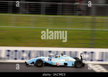 Sieger von Rennen 1, Rob Austin (GBR) Menü F3 Motorsport. British F3 Winter Series, Rockingham, England, 2. November 2002..DIGITALES BILD. (Kreditbild: ©Sutton Motorsports/ZUMA Press) Stockfoto