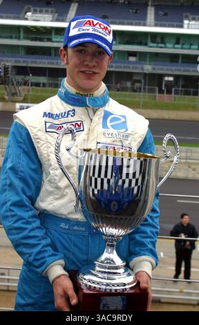 Sieger von Rennen 1, Rob Austin (GBR) Menü F3 Motorsport. British F3 Winter Series, Rockingham, England, 2. November 2002..DIGITALES BILD. (Kreditbild: ©Sutton Motorsports/ZUMA Press) Stockfoto