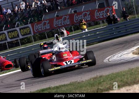 Ein Ex-Niki Lauda 1975 Ferrari 312T in Aktion beim historischen Challenge-Rennen..Saisonende Ferrari Festival, Misano, Italien, 20. Oktober 2002..DIGITALES BILD (Credit Image: ©Sutton Motorsports/ZUMA Press) Stockfoto
