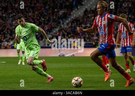 Madrid, Spanien. April 2025. Marcos Llorente von Atletico Madrid im zweiten Halbfinale der Copa del Rey zwischen Atletico Madrid und FC Barcelona im Metropolitano Stadium. Endergebnis: Atletico Madrid 0:1 FC Barcelona Credit: D. Canales Carvajal/Alamy Live News Stockfoto