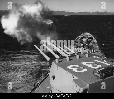 Commander Naval Forces, Far East Photo Laboratory. Big-T-Bomben wonsan - der rote Hafen von Wonsan, Nordkorea, wurde unter dem Angriff von erschüttert Stockfoto