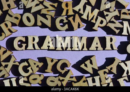 Grammatik, Wort umgeben von zufälligen Buchstaben als Bannerüberschrift Stockfoto