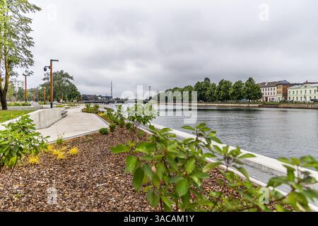 Liepaja, Lettland - 12. Juni 2024: Hafenstadt Liepaja mit Fluss Liva. Stockfoto