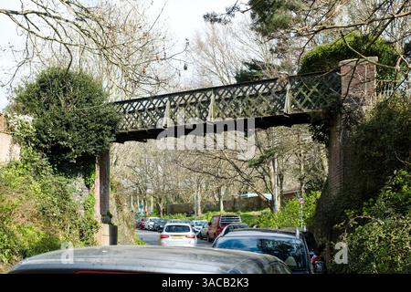 Topsham ist eine attraktive Stadt in Devon an der Fußgängerbrücke des Flusses exe über den Holman Way Stockfoto
