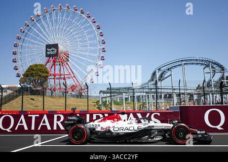SUZUKA, JAPAN – 4. APRIL: Max Verstappen aus den Niederlanden fuhr am 4. April 2025 in Suzuka, Japan, mit dem Oracle Red Bull Racing RB21 während des Trainings vor dem F1 Grand Prix von Japan. (Foto: Qian Jun/Paddocker) Stockfoto