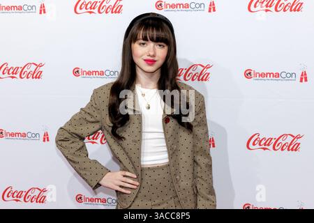 Las Vegas, USA. April 2025. Violet McGraw nimmt an den CinemaCon Big Screen Achievement Awards während der CinemaCon am 3. April 2025 im Caesar's Palace in Las Vegas Teil. (Foto: Travis P Ball/SIPA USA) Credit: SIPA USA/Alamy Live News Stockfoto