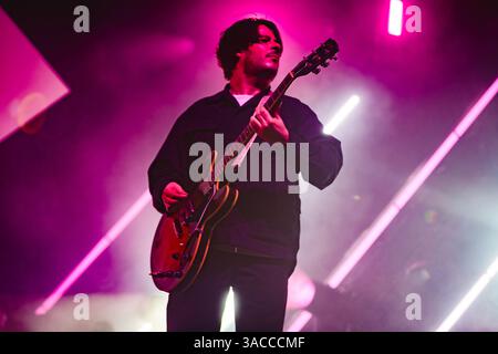 Max Helyer of You Me at Six tritt in der OVO Wembley Arena am 3. April 2025 in London auf – UK Final Nights Tour Stockfoto