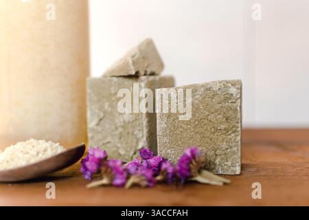 Hausgemachte Wäsche, marseille geriebene Seife, DIY, mach es selbst, Null Abfall, umweltfreundliches, natürliches Produkt zum Waschen und Reinigen Stockfoto