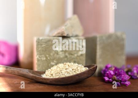 Hausgemachte Wäsche, marseille geriebene Seife, DIY, mach es selbst, Null Abfall, umweltfreundliches, natürliches Produkt zum Waschen und Reinigen Stockfoto