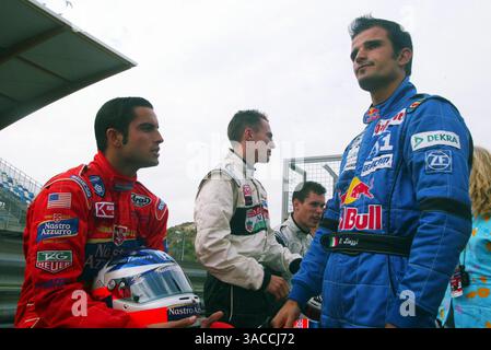 Richard Antinucci (USA) Manor Motorsport spricht mit Vitantonio Liuzzi (ITA) Opel Team BSR..Marlboro Masters of Formula 3.Zandvoort, Holland. 9-11. August 2002,11 MB Digitalbild (Credit Image: ©Sutton Motorsports/ZUMA Press) Stockfoto