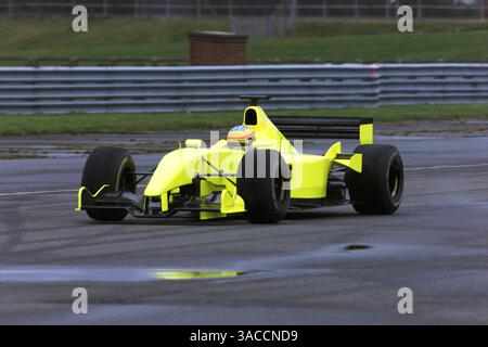 Takuma Sato (JPN) Jordan EJ12.Jordan EJ12 First Run, Silverstone 21. Januar 2002.DIGITALES BILD (Credit Image: ©Sutton Motorsports/ZUMA Press) Stockfoto