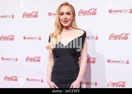 Las Vegas, Usa. April 2025. LAS VEGAS, NEVADA, USA - APRIL 03: Die amerikanische Schauspielerin und Sängerin Lindsay Lohan, die mit dem CinemaCon Vanguard Award ausgezeichnet wurde, kommt bei den CinemaCon Big Screen Achievement Awards 2025 an, die im Omnia Nightclub im Caesars Palace stattfinden. CinemaCon ist die offizielle Tagung von Cinema United (ehemals National Association of Theatre Owners) am 3. April 2025 in Las Vegas, Nevada, USA. (Foto: Xavier Collin/Image Press Agency) Credit: Image Press Agency/Alamy Live News Stockfoto