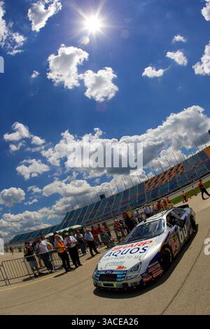 Carl Edwards betritt die Garage während des Trainings auf dem Chicagoland Speedway Speedway für die NBS USG Durock 300 in Joliet, IL. (Kreditbild: © FOTOGRAF/Cal Sport Media) Stockfoto
