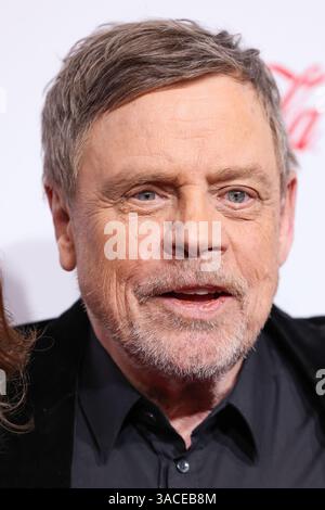 Las Vegas, Usa. April 2025. LAS VEGAS, NEVADA, USA – 3. APRIL: Der amerikanische Schauspieler Mark Hamill, Empfänger des Cinema Icon Award, kommt bei den CinemaCon Big Screen Achievement Awards 2025, die im Omnia Nightclub im Caesars Palace stattfinden - CinemaCon ist die offizielle Tagung von Cinema United (ehemals National Association of Theatre Owners) am 3. April 2025 in Las Vegas, Nevada, USA. (Foto: Xavier Collin/Image Press Agency) Credit: Image Press Agency/Alamy Live News Stockfoto