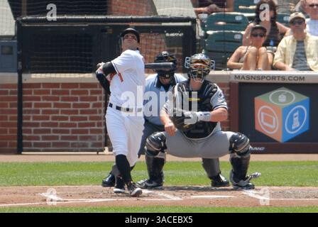 Baltimore Oriole zweiter Baseman Brian Roberts taucht bei seinem ersten Mal im Botom des Ersten auf. Die Orioles gewannen das Spiel 5-3 und spielten drei Spiele in den vier Spielserien. (Kreditbild: © FOTOGRAF/Cal Sport Media) Stockfoto