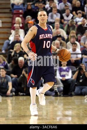 Februar 2008 – Sacramento, Kalifornien, USA – #10 MIKE BIBBY in Action gegen die Sacramento Kings in der Arco Arena in Sacramento, Kalifornien. Die Kings schlugen die Hawks 119-107. (Bild: © Greg Ashman/Cal Sport Media/ZUMA Press) Stockfoto